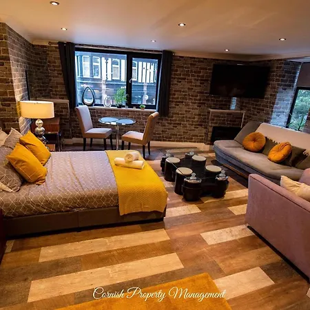 Road Apartment *