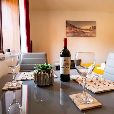 Road Apartment *