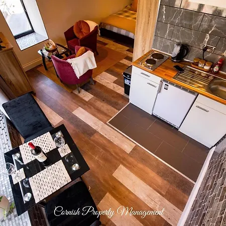 Road Apartment *