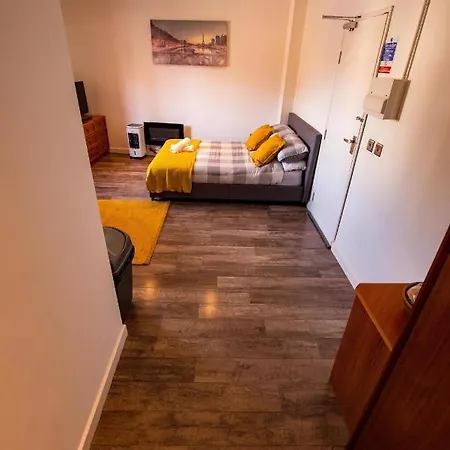 Road Apartment *